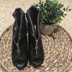 Dollhouse Heeled Peep-Toe Booties with Front Zip